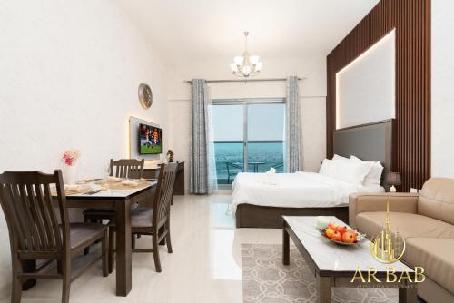 Elite Residence - Premium Studio - Best Horse Course View
