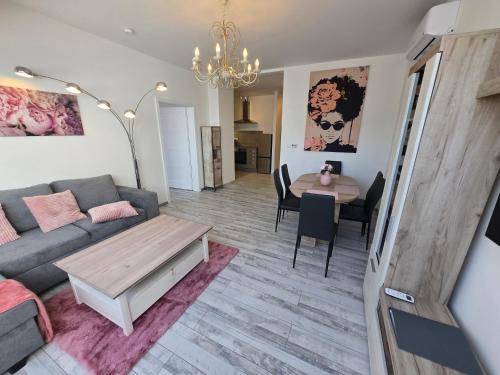 Rottenbiller Gardens 5