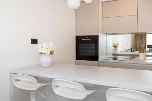 Tanita Luxury Beachfront Apartment