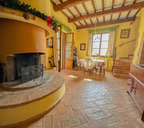 Χώρος καθιστικού στο Country Charm & Jacuzzi vote 5 other OTA