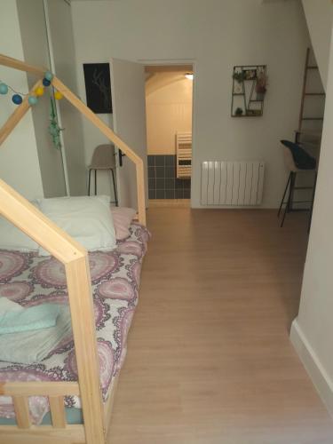 a room with a bunk bed and a staircase at Au coeur de la vieille ville, Chambre privée indépendante in Sommières