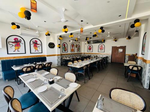 Restoran atau tempat lain untuk makan di Hotel Bhole Shankar & Restaurant