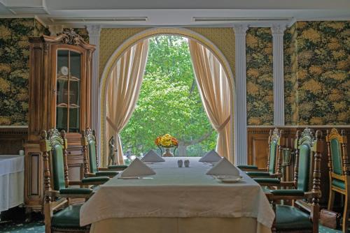 a conference room with a table and chairs and a window at Grand Hotel London in Varna City