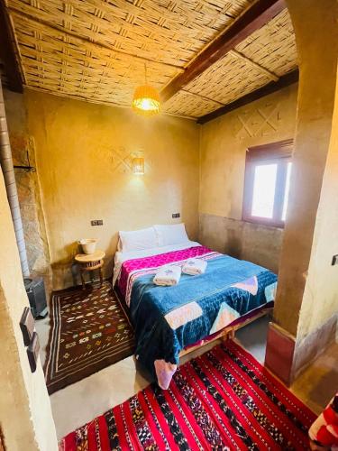 a bedroom with a large bed in a room at Auberge restaurant Afoud in Agoudal