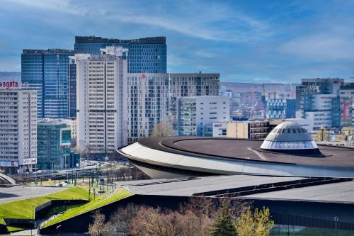 a view of a city with a building and buildings at Katowice Spodek 1-2-3 Pokojowy in Katowice