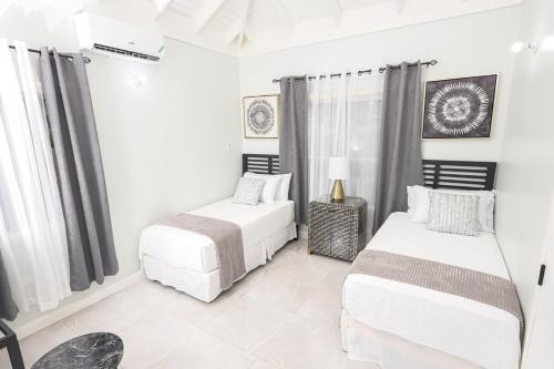 Ένα ή περισσότερα κρεβάτια σε δωμάτιο στο Charming Retreat beach access