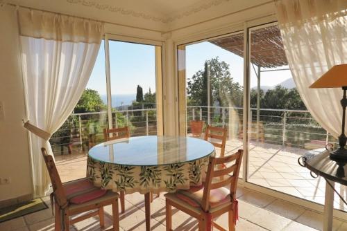 Μπαλκόνι ή βεράντα στο Maison Les Lavandes 4 people - sea and forest view