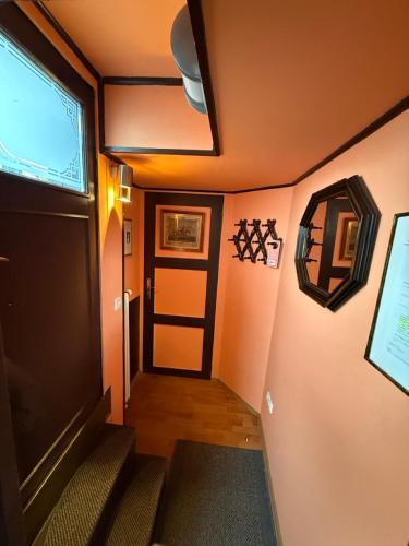 a room with a hallway with a door and a window at Schiffspension Luise in Potsdam