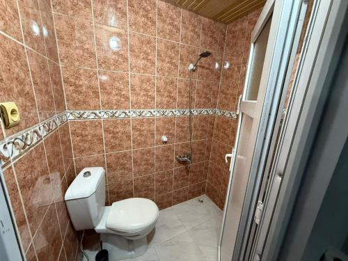 a bathroom with a toilet and a shower at Otel Büyük Doğu in Erzurum