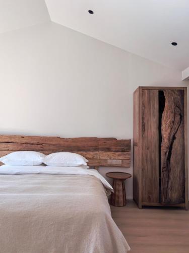 Katil atau katil-katil dalam bilik di Sun Nest Yoga Designer Meisu Lijiang Shuhe Ancient Town Branch