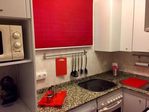 Η κουζίνα ή μικρή κουζίνα στο Appartamento moderno centrale WIFI Free b