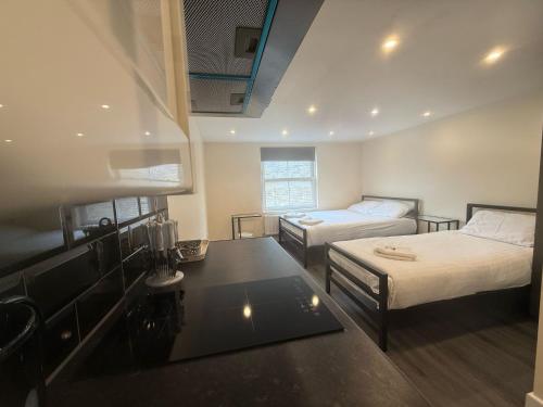 Postel nebo postele na pokoji v ubytování Saba Hotel London