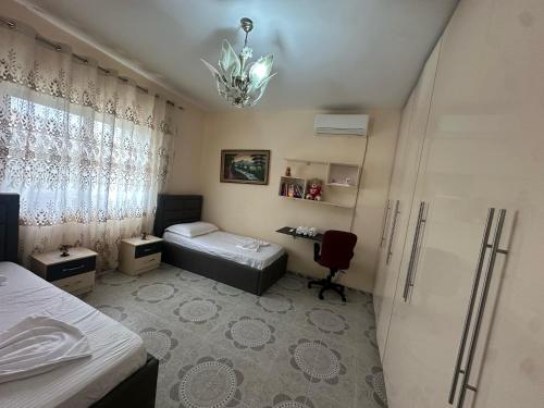 En eller flere senge i et værelse på Eri apartment