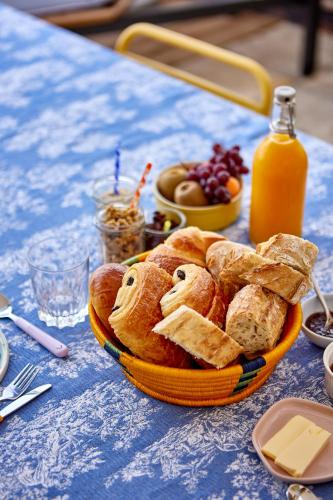 Mad i den private indkvartering eller i nærheden