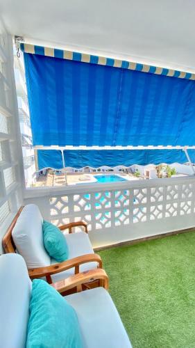 a balcony with chairs and a view of a pool at Apartamento Las Sirenas in Chipiona