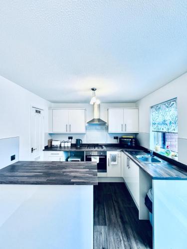 Gallery image of 3 Bed House - Sleeps 8 - Pets - Parking - Wifi in Gateshead