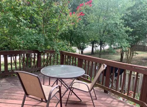 Μπαλκόνι ή βεράντα στο Townhouse with High Speed WiFi & Free Parking