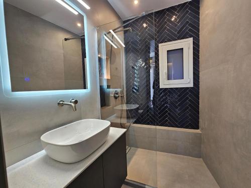 Acropolis Panorama Suite by YHA
