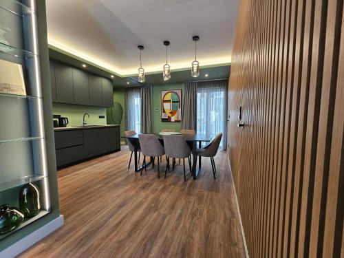Acropolis Panorama Suite by YHA