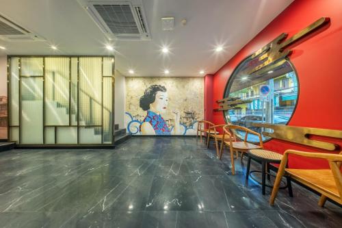 a restaurant with red walls and tables and chairs at U TOR Yaowarat in Bangkok