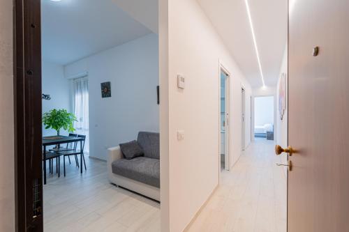 a hallway leading to a living room with a couch at Casa Del Sole in Lanciano