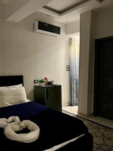 Cama o camas de una habitación en AURORA PYRAMIDS HOTELl