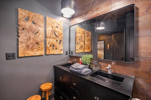 a bathroom with a sink and a mirror at Westside Escape in Cookeville