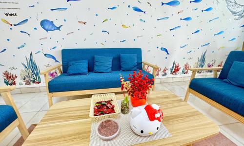 a living room with a blue couch and a table at 吉隆坡后花园别墅Backyard Garden Villa KL in Petaling Jaya