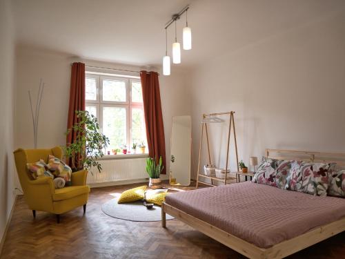 Ένα ή περισσότερα κρεβάτια σε δωμάτιο στο Quiet and spacious flat near city centre in Prague 3