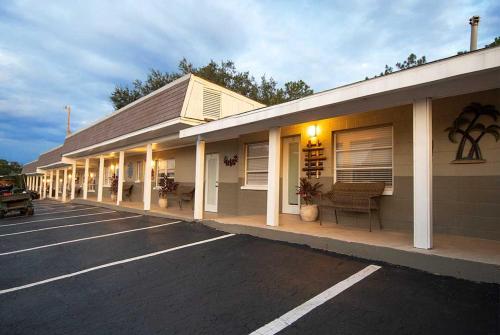 an empty parking lot in front of a building at Liberty hill Executive Inn in Zephyrhills