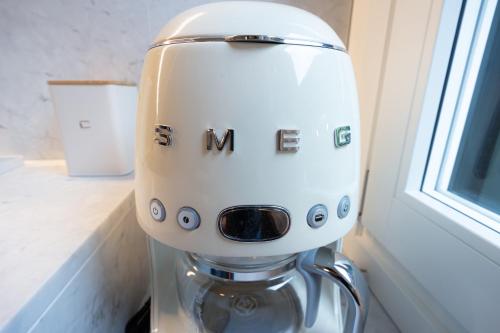 a white mixer sitting next to a window at Lunavi in Forte dei Marmi