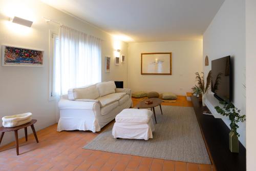 a living room with a white couch and a table at Lunavi in Forte dei Marmi