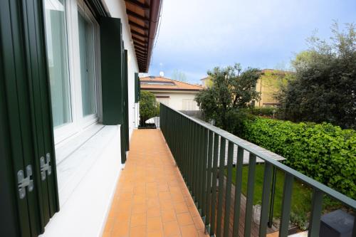 a balcony of a house with a green fence at Lunavi in Forte dei Marmi