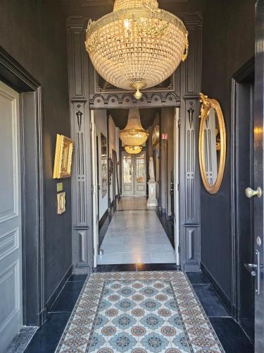 a hallway with a large chandelier and a hallway with a hallwayngthngth at Roomz B&B in Kloosterzande