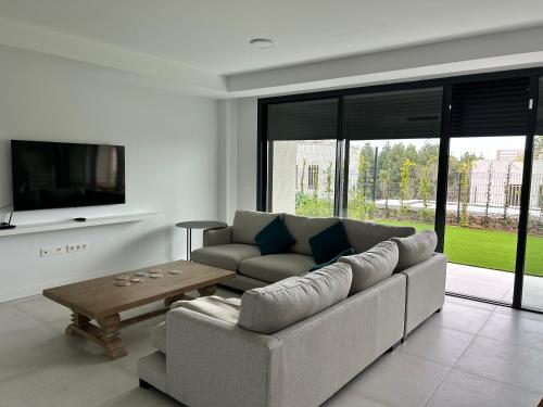 Spacious Beach House in Malaga-Cala de Mijas, amazing see view, 3 bedroom, garden & Common Pool