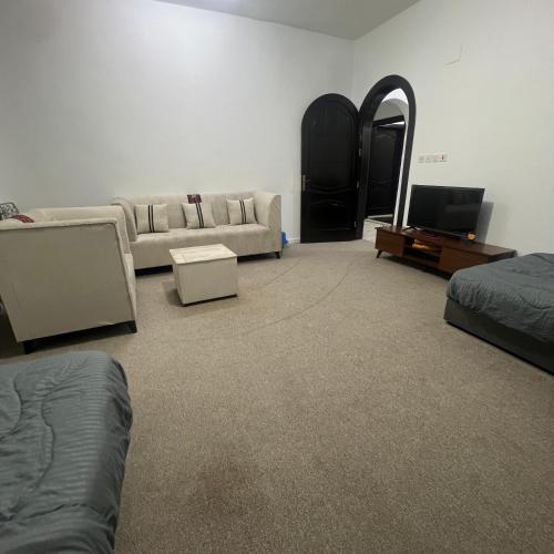 Ruang duduk di شقة النخيل المخدومة - Palm Hotel Apartments