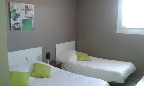 Cama o camas de una habitación en Hotel le Bon Soleil