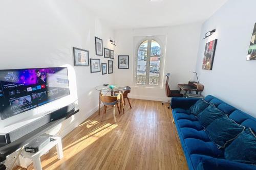 Photo de la galerie de l'établissement 50 Shades of Blue Modern & Stylish Apartment Central Cannes Croisette 2mn, à Cannes