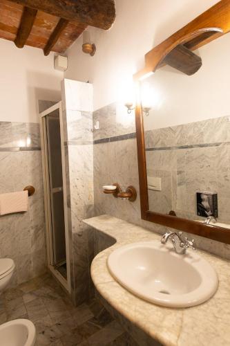 Bilik mandi di Casa Elisabetta