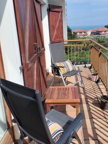 Balkoni atau teres di Villa Güezmes