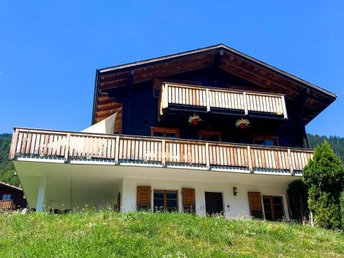 a house with a balcony on top of a hill at Tio Pepe OG in Fiesch