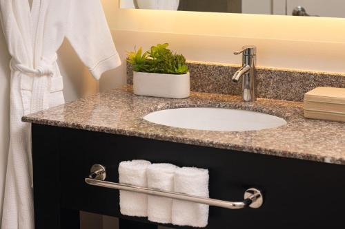 Bilik mandi di The Hotel Zamora