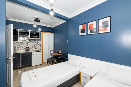 A kitchen or kitchenette at Taksim Trend Residence