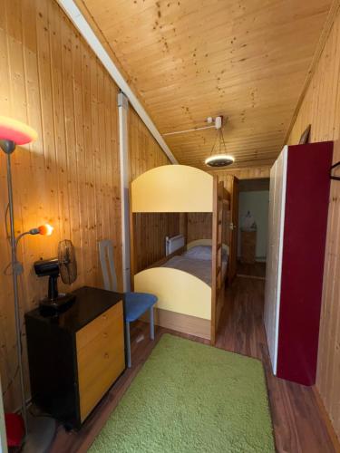 Postel nebo postele na pokoji v ubytování Kempink U Šerifa
