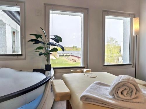 a bedroom with a bed and a window with a towel at Loft für bis zu 12, Whirlpool, Infrarotsauna, Arcade-Spiele, Tischfußball, Wii in Nürnberg