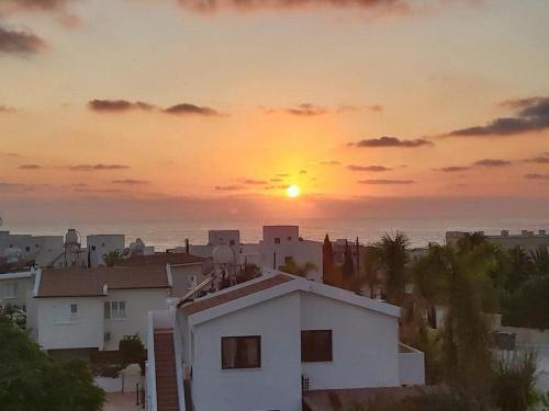 260 m to Beach, Sea&Sunset view terrasa