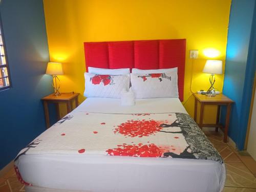 Ένα ή περισσότερα κρεβάτια σε δωμάτιο στο Neo & Ruks Guest House goodwood 4