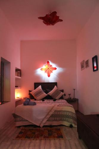 a bedroom with a bed with a star on the wall at Casa Rakel in Chefchaouene