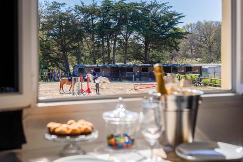 Photo de la galerie de l'établissement Appartement - Terrasse 8m - La Baule - Parking Gratuit - Wifi - Cuisine - Calme, à Pornichet