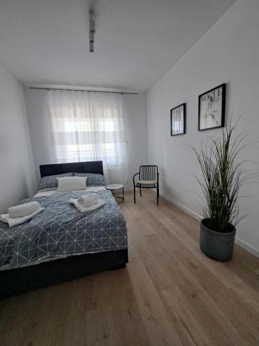 Ένα ή περισσότερα κρεβάτια σε δωμάτιο στο Apartament Nowe Mazury
